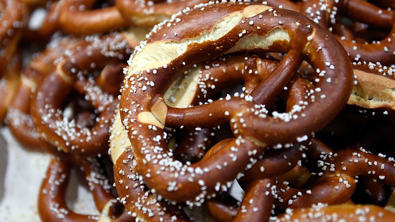 Students served pretzels covered in oven cleaner, lawsuit claims — Manhasset Schools news